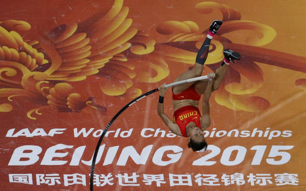 Campionati del mondo di atletica di Pechino. La cinese Li Ling nel salto con l&#39;asta. (reuters)